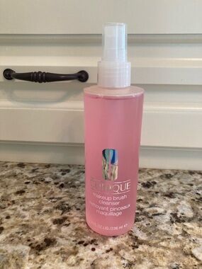 Clinique Pink Spray Makeup Brush Cleanser